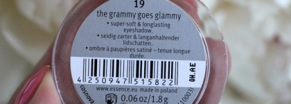 Essence eyeshadow #19 The grammy goes glammy, #12 Black is the new black