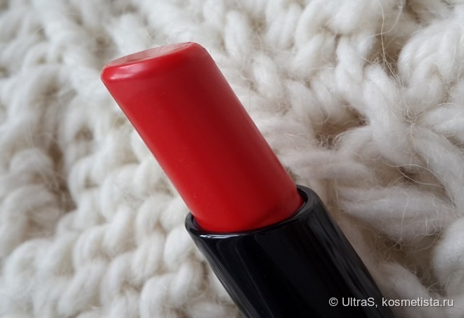 Guerlain La Petite Robe Noire deliciously shiny lip colour #Red Heels