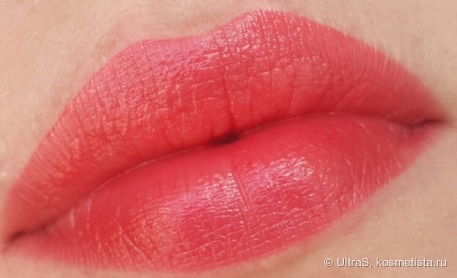 Guerlain La Petite Robe Noire deliciously shiny lip colour #Red Heels
