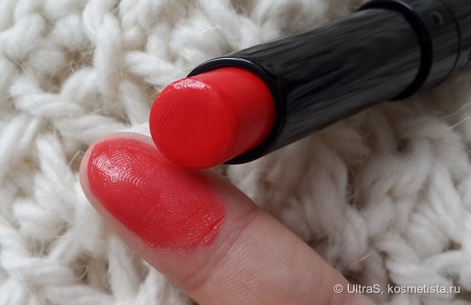 Guerlain La Petite Robe Noire deliciously shiny lip colour #Red Heels