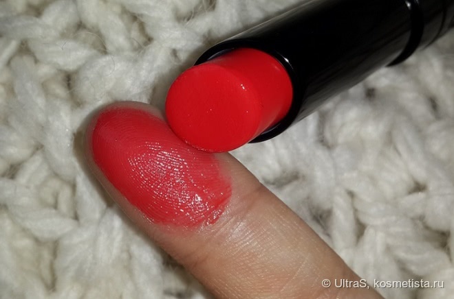 Guerlain La Petite Robe Noire deliciously shiny lip colour #Red Heels
