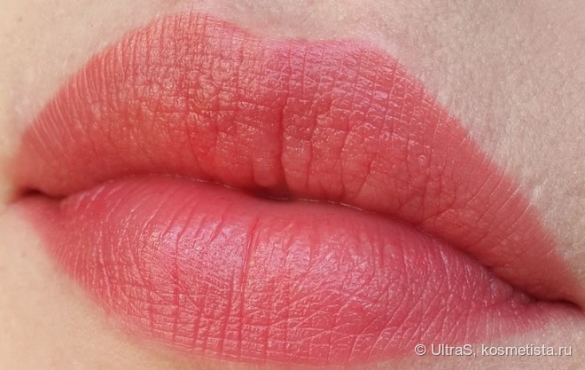 Guerlain La Petite Robe Noire deliciously shiny lip colour #Red Heels