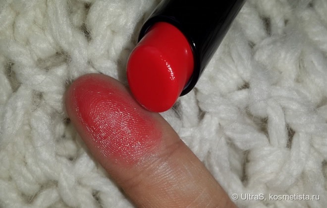 Guerlain La Petite Robe Noire deliciously shiny lip colour #Red Heels