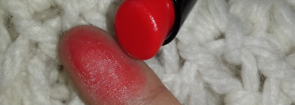 Guerlain La Petite Robe Noire deliciously shiny lip colour #Red Heels