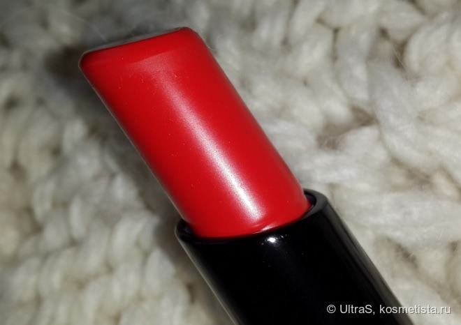 Guerlain La Petite Robe Noire deliciously shiny lip colour #Red Heels