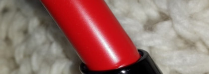 Guerlain La Petite Robe Noire deliciously shiny lip colour #Red Heels
