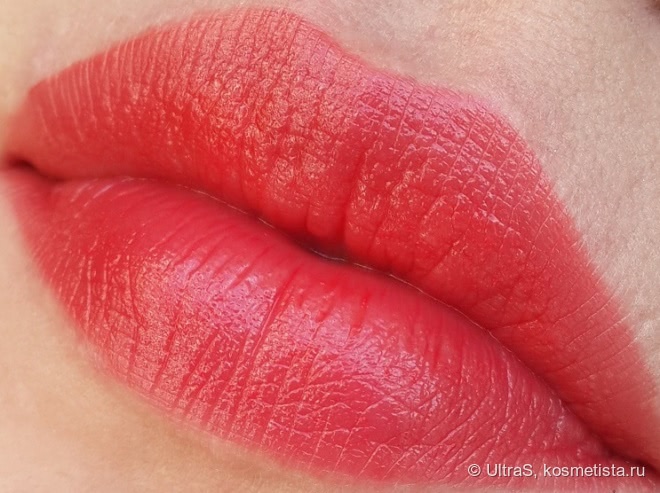 Guerlain La Petite Robe Noire deliciously shiny lip colour #Red Heels