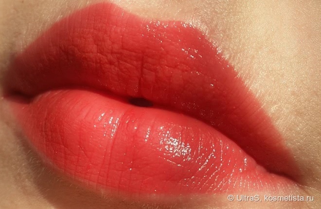 Guerlain La Petite Robe Noire deliciously shiny lip colour #Red Heels