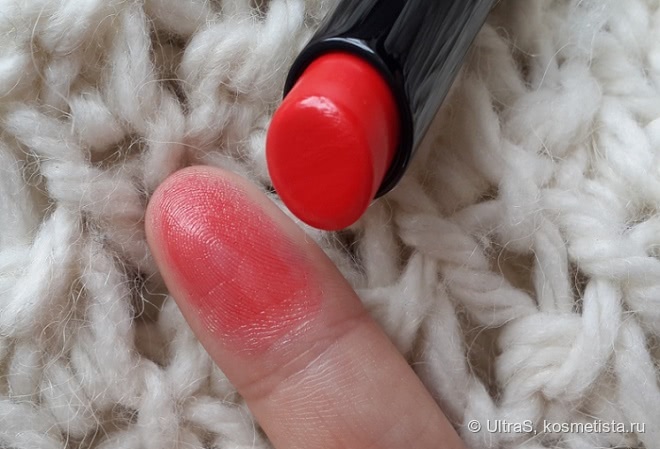 Guerlain La Petite Robe Noire deliciously shiny lip colour #Red Heels