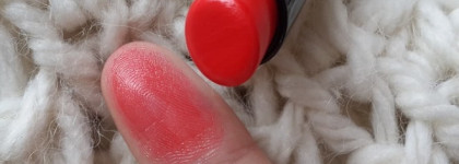 Guerlain La Petite Robe Noire deliciously shiny lip colour #Red Heels