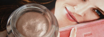 Аристократка Chanel Illusion d’Ombre Long Wear Luminous Eyeshadow #82 Emerveille