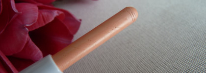 Мой нежный зефир Kiko Milano Less Is Better  Long Lasting Stick Eyeshadow #02 Pearly Quartz