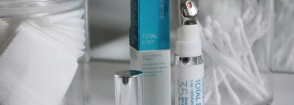 Colorescience Total Eye 3-in-1 Renewal Therapy Spf35. У меня в запасе 2 штуки - и этим всё сказано