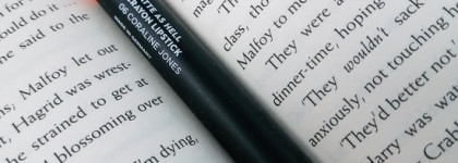 Sugar Matte As Hell Crayon Lipstick в оттенке 06 Coraline Jones