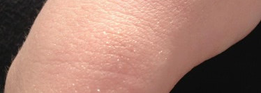 Вечер в опере с  Guerlain Un Soir à L'Opéra Christmas Collection: Coque d'Or Perfumed Shimmer Powder Body & Hair