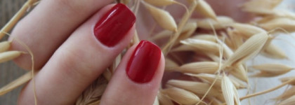 Сочный алый Rimmel - Hot Gossip