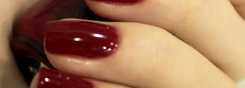 Густо-кровавый лак с безобидным названием China Glaze Nail Lacquer with hardeners  - Winter Berry 80518
