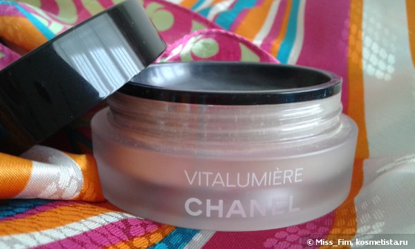Chanel Vitalumiere Loose Powder Foundation Spf15 with mini kabuki brush #20