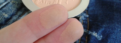 Diorskin Nude Air Healthy Glow Invisible Powder with kabuki brush #030 medium beige