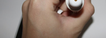 Два уходовых отличника от L'occitane: Moisturizing Shea Butter Lip Balm и Shea Butter Hand Cream