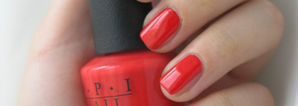 Два красных: OPI Nail Lacquer NL A44 "Tasmanian Devil Made Me Do It" и OPI Nail Lacquer NL C13 "Coca-Cola Red"