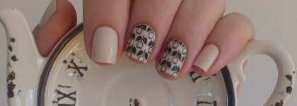 OPI My Vampire is Buff NL E82