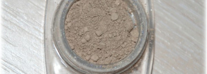 От классики до ретро: Monave Eyeshadow Ultra-Matte Tierra Light #110, Sweetscents Eyeshadow Smoke, Sweetscents Eyeshadow Cocoa Light Matte