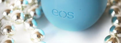 Один из легендарных бальзамов для губ EOS Blueberry Acai Smooth Sphere Lip Balm