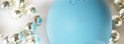 Один из легендарных бальзамов для губ EOS Blueberry Acai Smooth Sphere Lip Balm