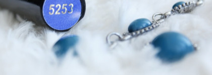 Я нашла действительно неоново-синюю тушь Faberlic "Новые горизонты"