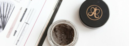 Моя помощница уже в течениe года - помада для бровей Anastasia BH