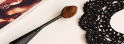 Спасибо Виктории Koffkathecat за знакомство с новинкой. Видео-бонус - макияж лица с помощью одной кисти