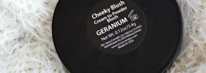 Золотистое свечение или румяна Senna в оттенке Geranium