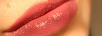 Если не любите матовый сухой финиш, то вам точно нужны помады от Rimmel. Оттенки 700 Naughty Nude и 510 Best of the Best