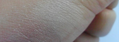 Хмурые дни наполняются светом с Guerlain Meteorites Perles Iluminating Powder Pure Radiance в оттенке Teint Rose #01