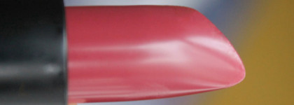 Губная помада Essence  Longlasting lipstick в оттенке №04 Catwalk