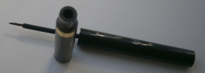 Бюджетные, но весьма неплохие  - матовая помада и жидкая подводка от Stellary