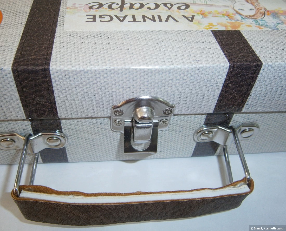Cargo Vintage Escape Suitcase Kit