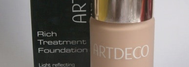 Просто хороший тональник). ArtDeco Rich Treatment Foundation в оттенке №28 light porcelain