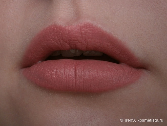 Avon: True Colour Perfectly Matte Lipstick в оттенке Pure Pink и Glimmerstick Diamonds Eye Liner в оттенках Sugar Plum и Emerald Glow