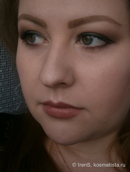 Avon: True Colour Perfectly Matte Lipstick в оттенке Pure Pink и Glimmerstick Diamonds Eye Liner в оттенках Sugar Plum и Emerald Glow
