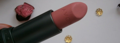 Avon: True Colour Perfectly Matte Lipstick в оттенке Pure Pink и Glimmerstick Diamonds Eye Liner в оттенках Sugar Plum и Emerald Glow