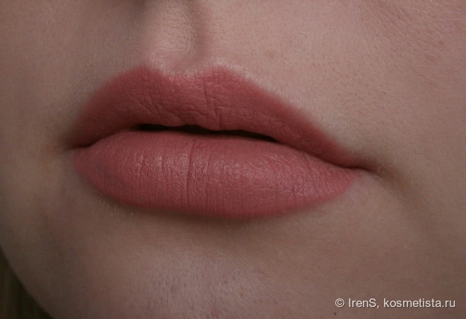 Avon: True Colour Perfectly Matte Lipstick в оттенке Pure Pink и Glimmerstick Diamonds Eye Liner в оттенках Sugar Plum и Emerald Glow