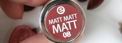 Essence Matt Matt Lipstick в темном сливово-вишневом оттенке №08 It`s a statement