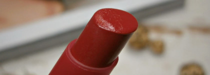 Помада-бальзам Essence Colour & Care Lipstick в оттенке №04 Lookin‘ Good