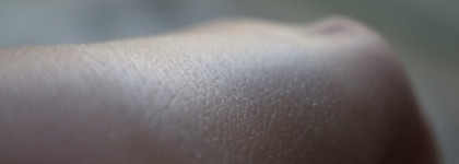 Рождественская коллекция от essence - Come to Town. Часть 1: пудра для тела, тени для век и карандаши для глаз