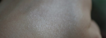 Рождественская коллекция от essence - Come to Town. Часть 1: пудра для тела, тени для век и карандаши для глаз