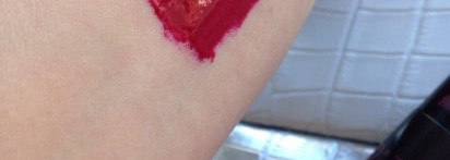 Ох уж эта фатальная дама Catrice Thrilling Me Softly Wet Shine Stain Lip Lacquer C03 Fatal