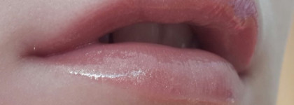 Блеск на каждый день. Guerlain Gloss D’Enfer Maxi Shine Intense Colour & Shine Bare Lip Sensation 463 La Petite Robe Noire