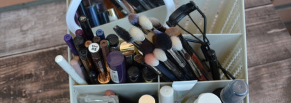 Как я создаю себе настроение на месяц или моя «косметичка месяца»